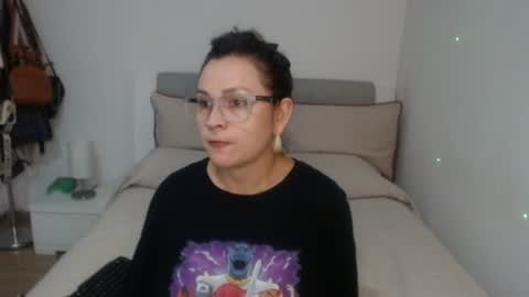 Snapshot of sophie_lopez1 chatting on June 21, 2:25 am Sofa online show from June 21, 2:25 am