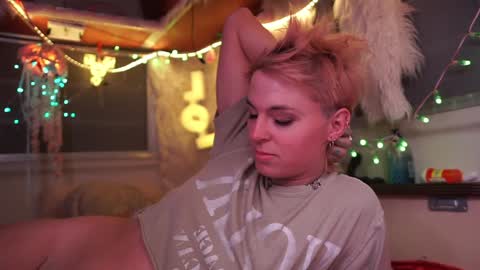 Snapshot of sophie_lovely chatting on December 14, 3:18 am derpy derpington online show from December 14, 3:18 am