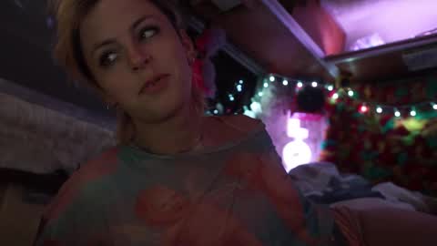 Snapshot of sophie_lovely chatting on February 17, 6:20 am derpy derpington online show from February 17, 6:20 am