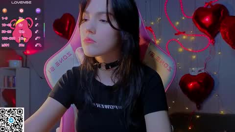 sophie_nomenal_ online show from February 11, 7:13 am