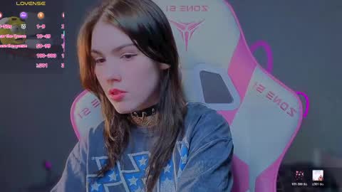 sophie_nomenal_ online show from May 8, 8:47 pm