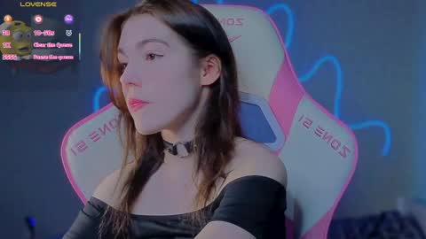 sophie_nomenal_ online show from June 3, 4:12 pm