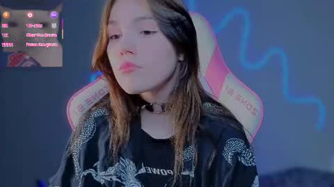 sophie_nomenal_ online show from July 11, 7:27 pm