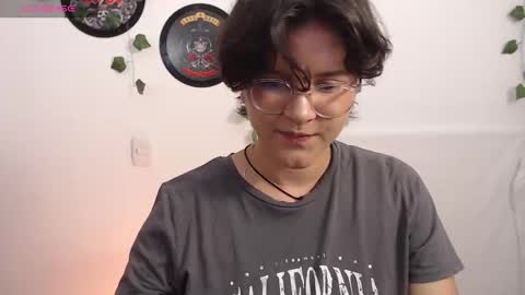 Snapshot of sophie_ross1 chatting on October 7, 12:52 am sophie_ross1 online show from October 7, 12:52 am