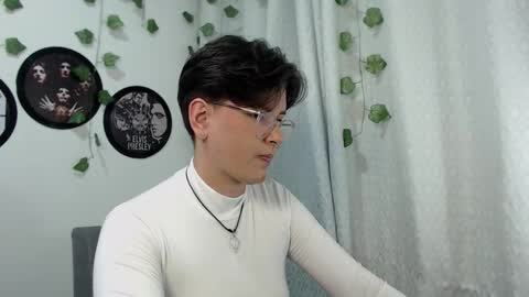 Snapshot of sophie_ross1 chatting on November 27, 1:18 am sophie_ross1 online show from November 27, 1:18 am