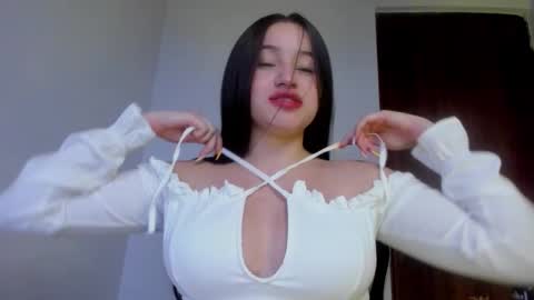 Snapshot of sophie_spencer1 chatting on November 18, 2:17 am sophie_spencer1 online show from November 18, 2:17 am