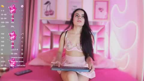 Snapshot of sophie_stars chatting on November 30, 10:19 am Sophie online show from November 30, 10:19 am