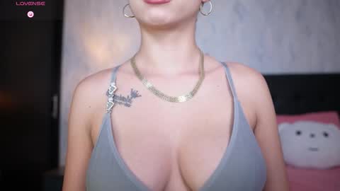 Snapshot of sophie_x1 chatting on January 19, 1:09 am Sophie online show from January 19, 1:09 am