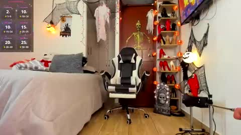 sophiebaker__ online show from October 4, 2:09 am