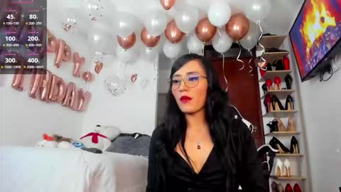 sophiebaker__ online show from November 4, 1:27 am