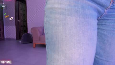 Snapshot of sophiebarnett_ chatting on April 20, 12:35 am Sophie online show from April 20, 12:35 am