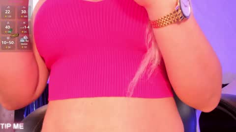 Snapshot of sophiebarnett_ chatting on June 2, 9:39 pm Sophie online show from June 2, 9:39 pm