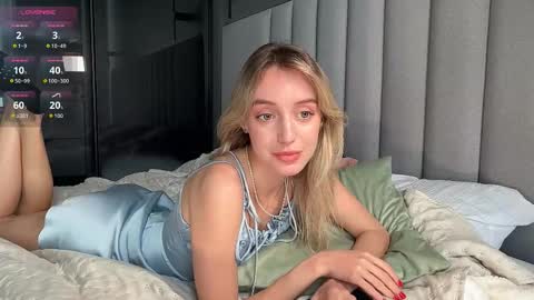 sophiebelll online show from October 4, 11:41 am