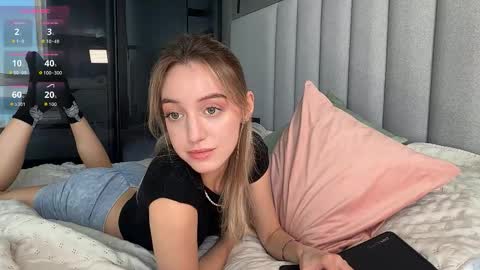sophiebelll online show from October 5, 10:46 am