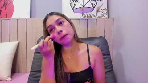 Snapshot of sophiebenson_ chatting on June 2, 12:29 pm Sophie online show from June 2, 12:29 pm