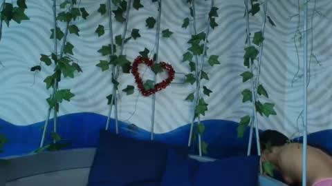 Snapshot of sophieblair_ chatting on February 22, 7:01 pm sophie online show from February 22, 7:01 pm