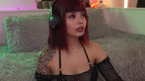 Sophiee  online show from December 3, 9:13 pm