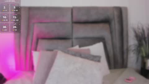 Snapshot of sophiee_smith chatting on April 23, 11:20 am Sophie online show from April 23, 11:20 am