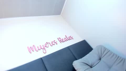 Snapshot of sophieharris__ chatting on January 22, 12:06 am sophieharris__ online show from January 22, 12:06 am