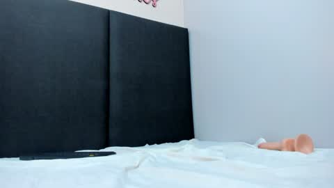 Snapshot of sophieharris__ chatting on January 24, 10:51 pm sophieharris__ online show from January 24, 10:51 pm
