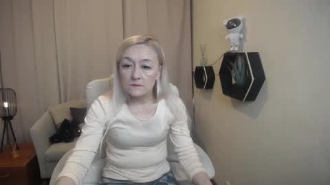 sophiekittyy online show from April 25, 6:27 am