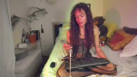 Snapshot of sophielondono21 chatting on November 21, 12:10 am SofiTrans21 online show from November 21, 12:10 am