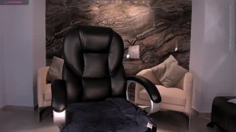 Snapshot of sophiepalmerx chatting on February 19, 2:12 pm Sophie Palmer online show from February 19, 2:12 pm