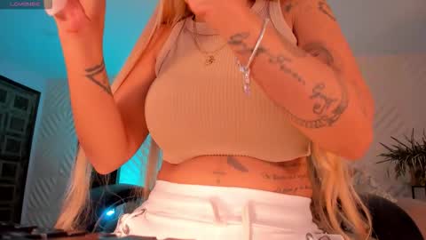 Snapshot of sophiepalmerx chatting on September 29, 11:04 am Sophie Palmer online show from September 29, 11:04 am