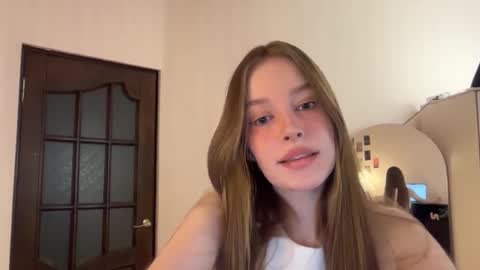 Snapshot of sophiephoria chatting on October 2, 4:36 pm Sophie Next stream 3 online show from October 2, 4:36 pm