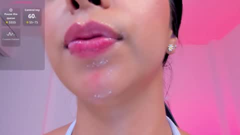 sophierooy online show from December 14, 2:06 am