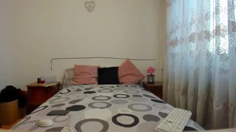 Snapshot of sophiesin__ chatting on February 23, 5:23 am Sophie online show from February 23, 5:23 am