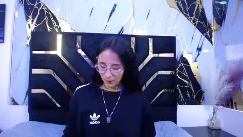 sophieesmithcs online show from April 6, 8:43 pm