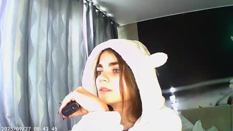 Sophie and my bestie Mandy    online show from September 26, 10:30 am