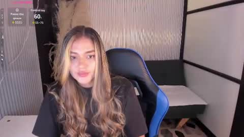 Snapshot of sophiewatson_ chatting on June 18, 1:59 pm sophiewatson_ online show from June 18, 1:59 pm
