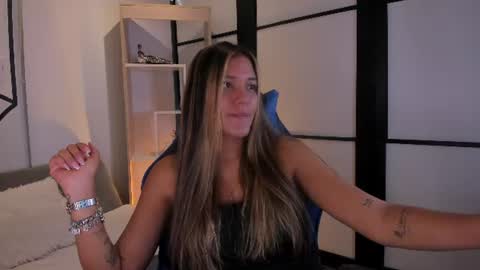 Snapshot of sophiewatson_ chatting on July 3, 12:55 pm sophiewatson_ online show from July 3, 12:55 pm