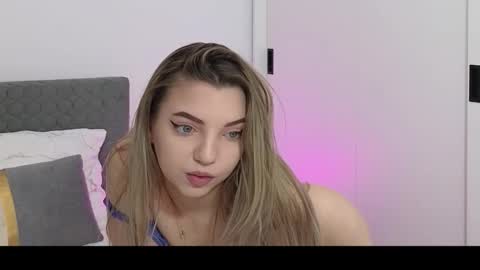 Snapshot of sophiewild1_ chatting on February 3, 6:22 am SophieWild online show from February 3, 6:22 am