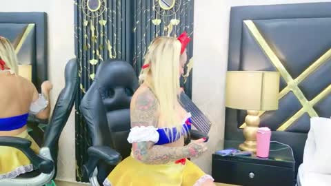 SophieWinslow online show from April 17, 12:30 pm