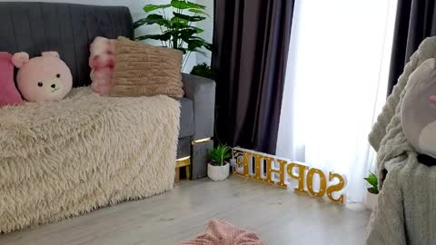 Sophie online show from April 10, 5:23 am