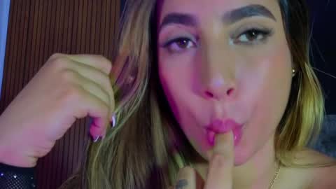 sophiexx__ online show from April 4, 9:45 pm