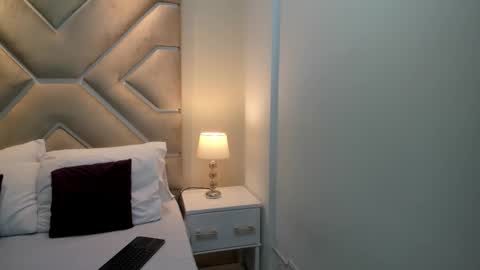 Snapshot of sophiia_joness_ chatting on February 22, 4:35 am Camila online show from February 22, 4:35 am