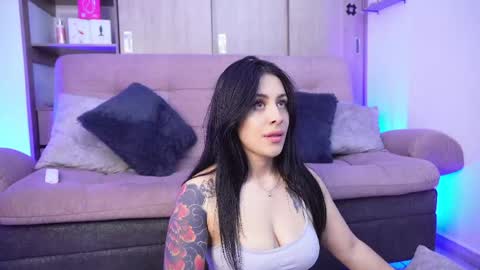 Snapshot of sophiiecums chatting on May 15, 3:13 am Sophiie online show from May 15, 3:13 am