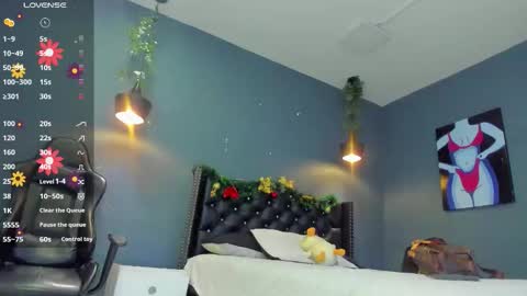 Sophie Taylor online show from December 2, 11:15 am