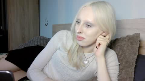 sora999999999 online show from April 6, 10:33 pm