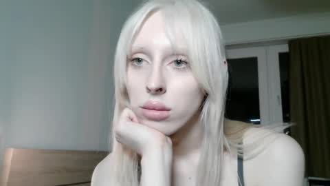 sora999999999 online show from April 8, 6:52 pm