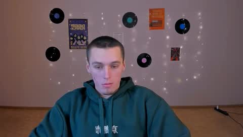 Snapshot of soren_blaze chatting on February 10, 7:40 pm soren_blaze online show from February 10, 7:40 pm