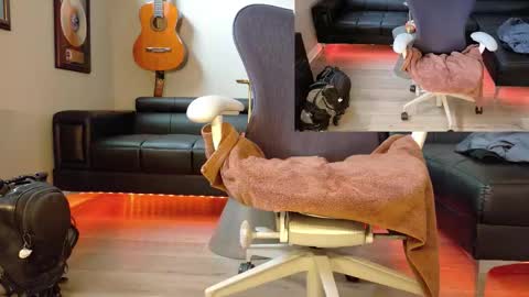 Snapshot of soundingslutslave chatting on October 22, 4:40 pm soundingslutslave online show from October 22, 4:40 pm