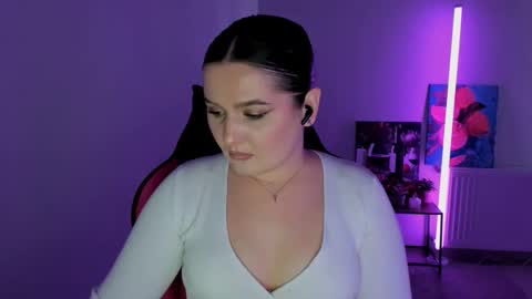 Jennie online show from April 7, 1:22 pm