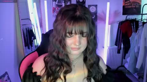 Snapshot of sour_cherry_ chatting on July 17, 12:01 pm Jennie online show from July 17, 12:01 pm