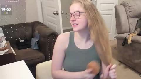 Snapshot of southerbunny chatting on December 17, 9:59 am Bunnydathug online show from December 17, 9:59 am