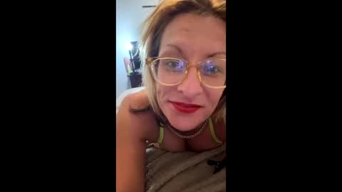 Snapshot of southernmilfmel chatting on May 27, 3:58 am Southern MILF online show from May 27, 3:58 am